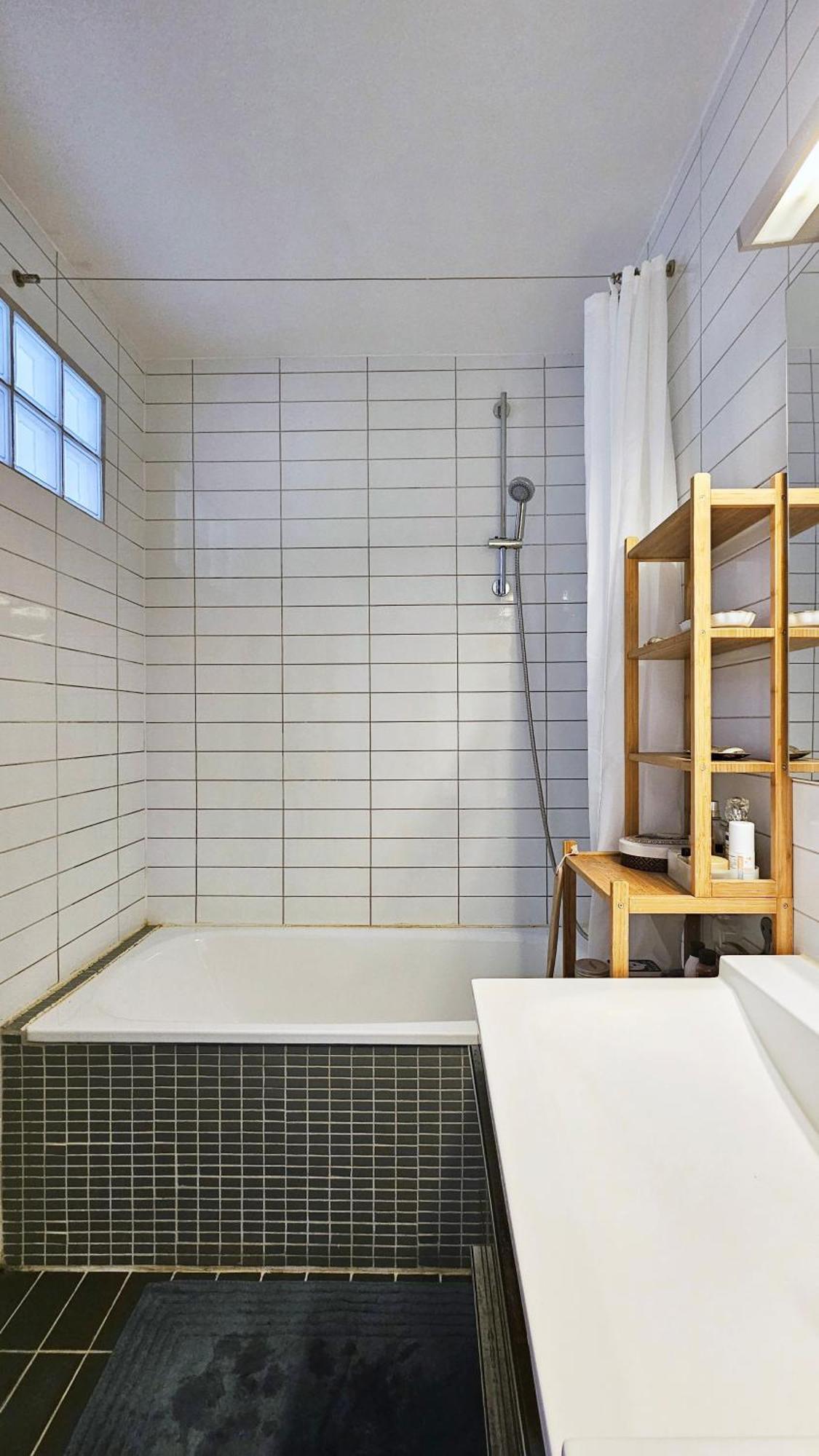 Big & Calm Familial With Balcony, Car Parking And Free Wifi Apartment